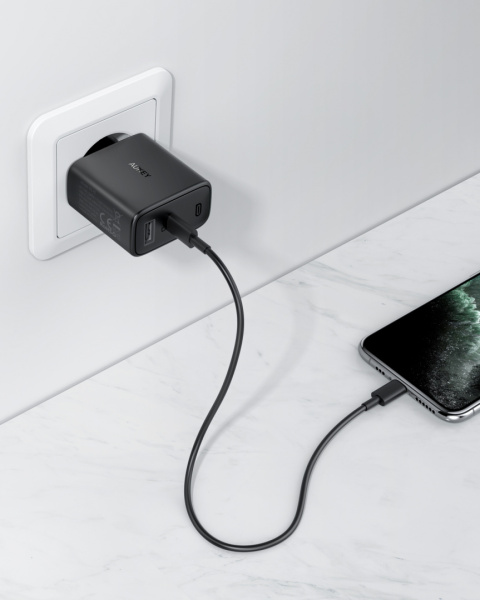 Dwuportowa ładowarka sieciowa Aukey PA-F3 PD Swift Mix 30 W Dwuportowa ładowarka sieciowa Aukey PA-F3 PD Swift Mix 30 W